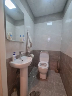 Satılır yeni tikili 3 otaqlı 83 m², İnşaatçılar m.-5