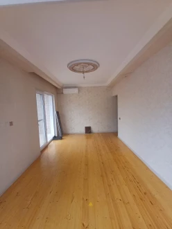 Satılır köhnə tikili 2 otaqlı 60 m², Azadlıq prospekti m.-3