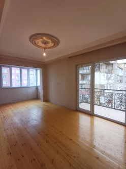 Satılır köhnə tikili 2 otaqlı 60 m², Azadlıq prospekti m.-5