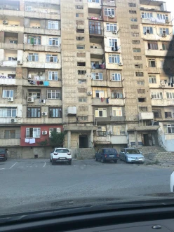 Satılır köhnə tikili 3 otaqlı 80 m², İnşaatçılar m.-19