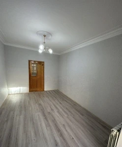 Satılır köhnə tikili 2 otaqlı 60 m², İnşaatçılar m.-7