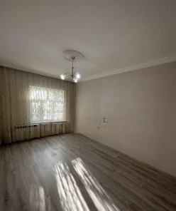 Satılır köhnə tikili 2 otaqlı 60 m², İnşaatçılar m.-8