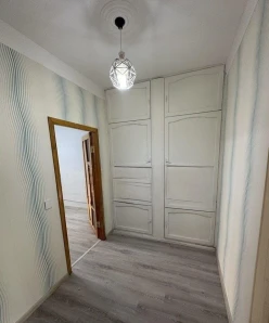 Satılır köhnə tikili 2 otaqlı 60 m², İnşaatçılar m.-5