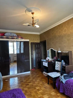 Satılır köhnə tikili 3 otaqlı 85 m², Azadlıq prospekti m.-5