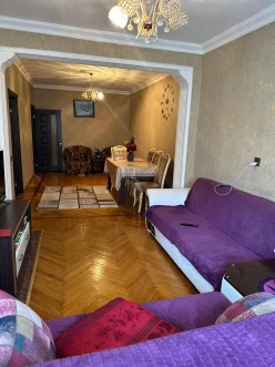 Satılır köhnə tikili 3 otaqlı 85 m², Azadlıq prospekti m.-4