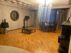 Satılır yeni tikili 22 otaqlı 1100 m², 8 Noyabr m.-10