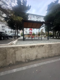 Satılır köhnə tikili 2 otaqlı 42 m²,  20 yanvar m.-13