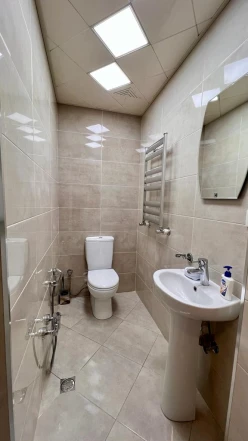 İcarə yeni tikili 3 otaqlı 119 m², Qara Qarayev m.-13