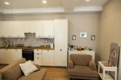 Satılır köhnə tikili 2 otaqlı 84 m², Sahil m.-8 Satılır köhnə tikili 2 otaqlı 84 m², Sahil m.-8