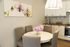 Satılır köhnə tikili 2 otaqlı 84 m², Sahil m.-6 Satılır köhnə tikili 2 otaqlı 84 m², Sahil m.-6