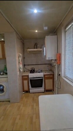 Satılır köhnə tikili 3 otaqlı 75 m², İnşaatçılar m.-2 Satılır köhnə tikili 3 otaqlı 75 m², İnşaatçılar m.-2