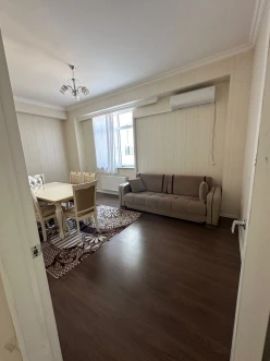 İcarə yeni tikili 3 otaqlı 80 m², İnşaatçılar m.