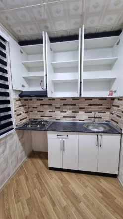 Satılır köhnə tikili 3 otaqlı 65 m², Azadlıq prospekti m.-6