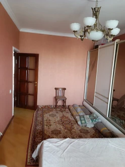 Satılır köhnə tikili 3 otaqlı 64 m², Xalqlar Dostluğu m.-4