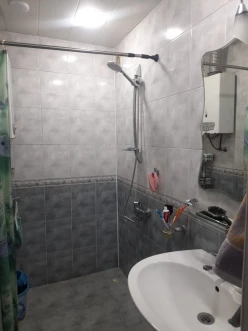 Satılır köhnə tikili 3 otaqlı 64 m², Qaraçuxur q.-8