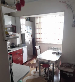 Satılır köhnə tikili 3 otaqlı 64 m², Qaraçuxur q.-9