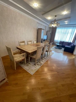 İcarə yeni tikili 3 otaqlı 170 m², İnşaatçılar m.-21