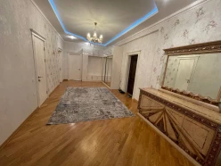 İcarə yeni tikili 3 otaqlı 170 m², İnşaatçılar m.-8