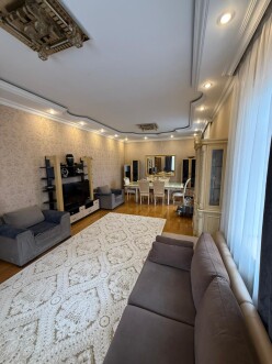 Satılır ev/villa 4 otaqlı 200 m²,  Azadlıq prospekti m.-10