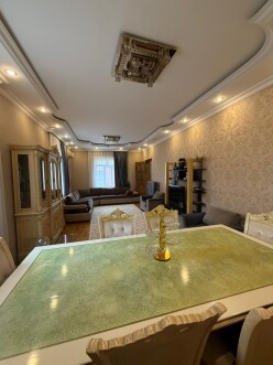 Satılır ev/villa 4 otaqlı 200 m²,  Azadlıq prospekti m.-11