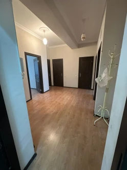 İcarə yeni tikili 4 otaqlı 110 m², İnşaatçılar m.-3