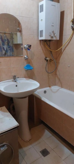 İcarə köhnə tikili 2 otaqlı 60 m², İnşaatçılar m.-5