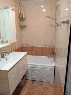 Satılır köhnə tikili 5 otaqlı 120 m², İnşaatçılar m.-22 Satılır köhnə tikili 5 otaqlı 120 m², İnşaatçılar m.-22