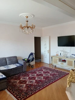 Satılır köhnə tikili 5 otaqlı 120 m², İnşaatçılar m.-16 Satılır köhnə tikili 5 otaqlı 120 m², İnşaatçılar m.-16