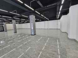 Satılır obyekt 1000 m²,  İnşaatçılar m.-8