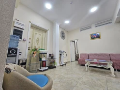 Satılır obyekt 1000 m²,  İnşaatçılar m.-4