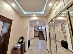 Satılır ev/villa 7 otaqlı 330 m²,  Azadlıq prospekti m.-2