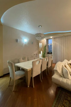 Satılır yeni tikili 4 otaqlı 163 m², 28 May m.-4