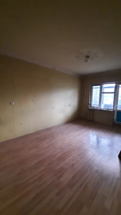 Satılır köhnə tikili 3 otaqlı 80 m², Azadlıq prospekti m.-10