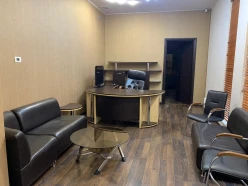 İcarə ofis 10 otaqlı 360 m²,  Şah İsmayıl Xətai m.-3