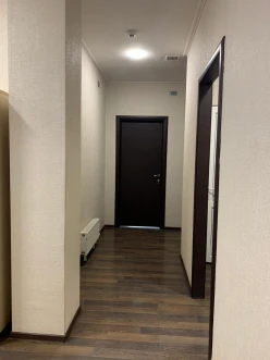 İcarə ofis 10 otaqlı 360 m²,  Şah İsmayıl Xətai m.-17