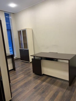 İcarə ofis 10 otaqlı 360 m²,  Şah İsmayıl Xətai m.-8