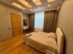 İcarə yeni tikili 4 otaqlı 270 m²,  28 May m.-4