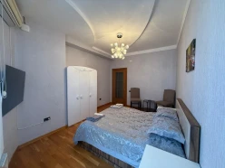 İcarə yeni tikili 4 otaqlı 270 m²,  28 May m.-6
