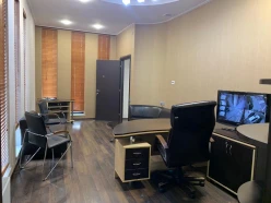 İcarə ofis 10 otaqlı 360 m²,  Şah İsmayıl Xətai m.-4