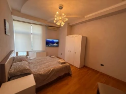 İcarə yeni tikili 4 otaqlı 270 m²,  28 May m.-5