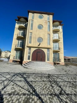 Satılır ev/villa 12 otaqlı 743 m², Saray q.