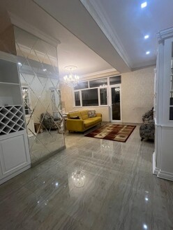 Satılır yeni tikili 2 otaqlı 87 m²,  İnşaatçılar m.-5