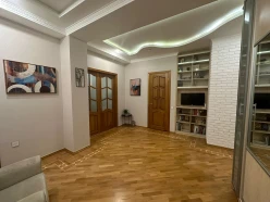 Satılır yeni tikili 2 otaqlı 100 m², İnşaatçılar m.-13