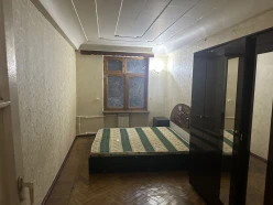 {"az": "Satılır köhnə tikili 2 otaqlı 45 m², İnşaatçılar m.", "en": "Sale old building 2 rooms 45 m²,  Insaatchilar m.", "ru": "Продан Старое здание 2 Комнаты 45 m²,  Иншаатчылар м."}-3