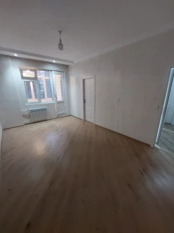 Satılır köhnə tikili 2 otaqlı 50 m², Azadlıq prospekti m.-6