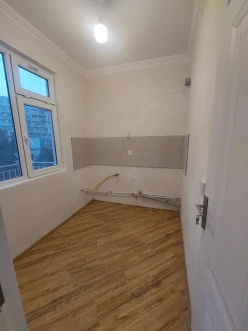 Satılır köhnə tikili 2 otaqlı 50 m², Azadlıq prospekti m.-7