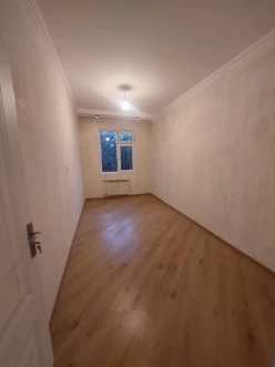 Satılır köhnə tikili 2 otaqlı 50 m², Azadlıq prospekti m.-4