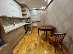 {"az": "İcarə yeni tikili 3 otaqlı 120 m², İnşaatçılar m.", "en": "Rent new building 3 rooms 120 m²,  Insaatchilar m.", "ru": "Аренда Новое здание 3 Комнаты 120 m²,  Иншаатчылар м."}-7