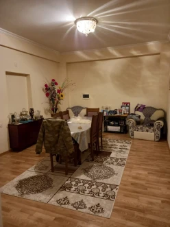 Satılır yeni tikili 2 otaqlı 140 m², İnşaatçılar m.-4