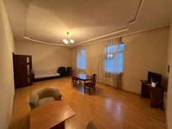 İcarə köhnə tikili 4 otaqlı 190 m², Azadlıq prospekti m.-9 İcarə köhnə tikili 4 otaqlı 190 m², Azadlıq prospekti m.-9